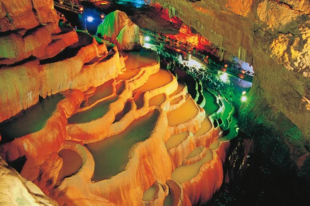 云南旅行經(jīng)典路線攻略！天地萬(wàn)象，領(lǐng)略大自然的鬼斧神工