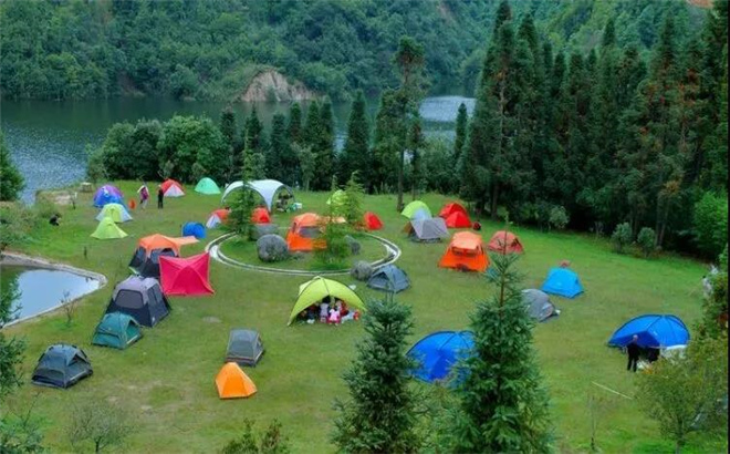 到個(gè)舊白云山水庫 露營野炊看星星，享受大自然的寵愛