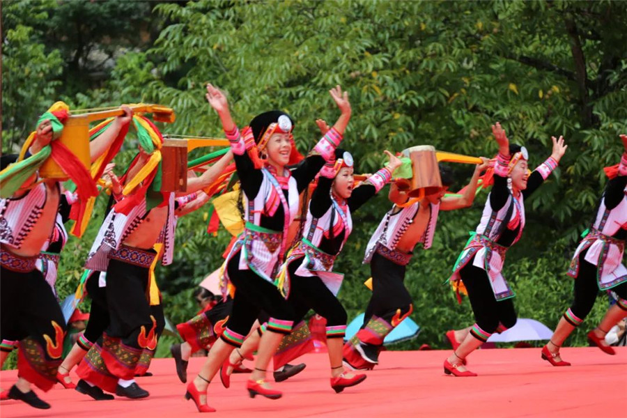 云南定制旅游：走進(jìn)非遺彝族三弦舞·阿細(xì)跳月，源于遠(yuǎn)古的快樂(lè)之舞