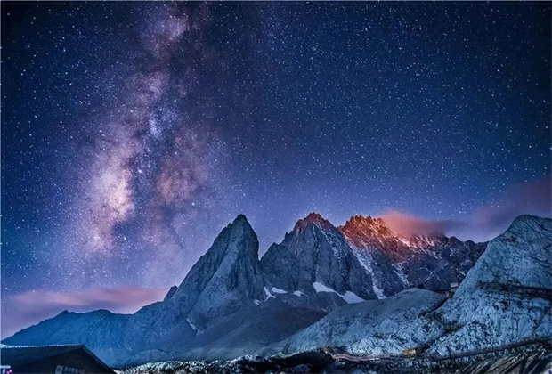 麗江旅行社 麗江旅游 麗江旅行社與你相約玉龍雪山，帶你體驗觀星的浪漫夜晚。